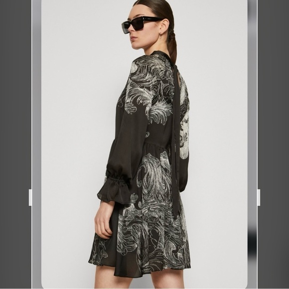 Ted Baker Jazmyna Tie Neck Pleat Mini Dress
in Black Floral Size US 4 / Ted 1 - Picture 4 of 12